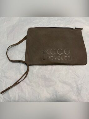 Ecco Brown Leather Zip Wristlet with Embossed Logo